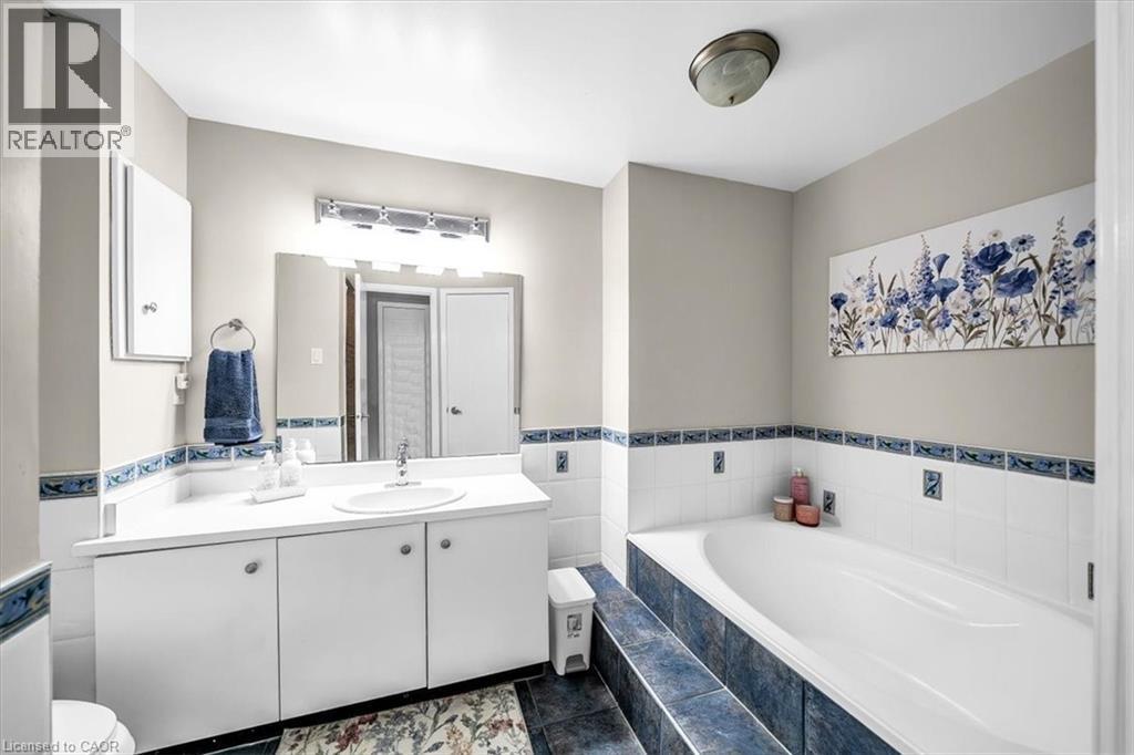 732 Bennett Crescent, Oshawa, ON - Indoor Photo Showing Bathroom