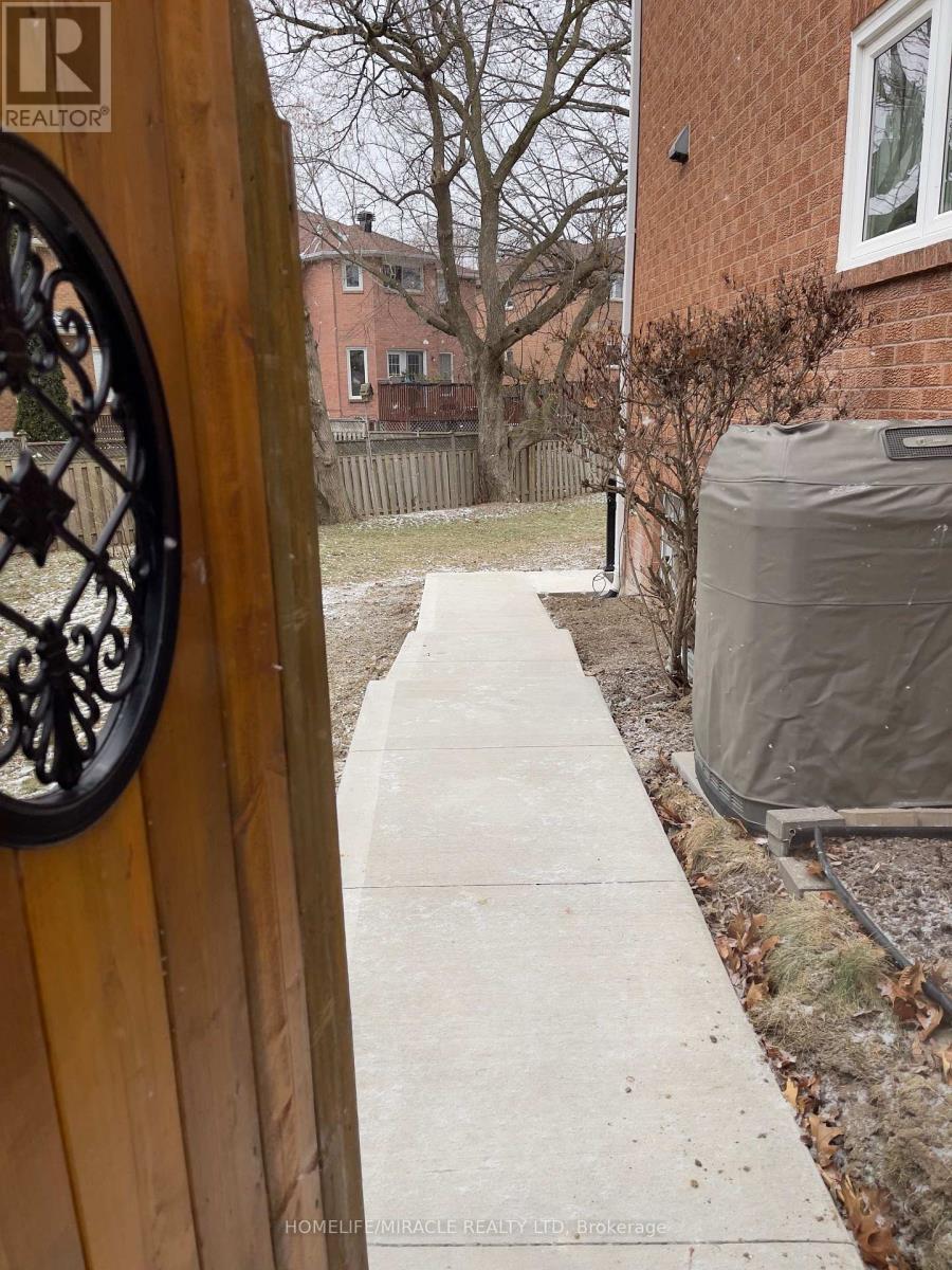 5522 Fleur-De-Lis Court, Mississauga, ON