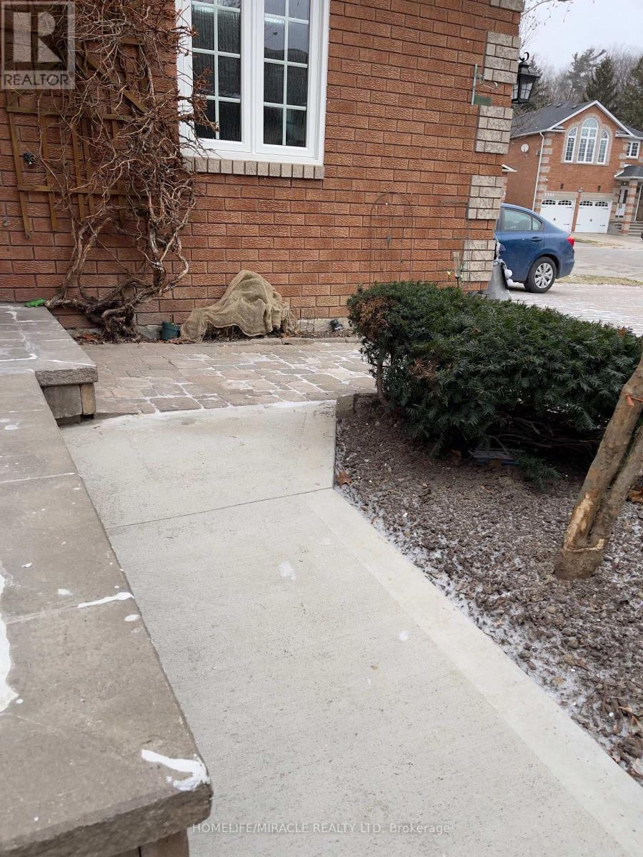 5522 Fleur-De-Lis Court, Mississauga, ON