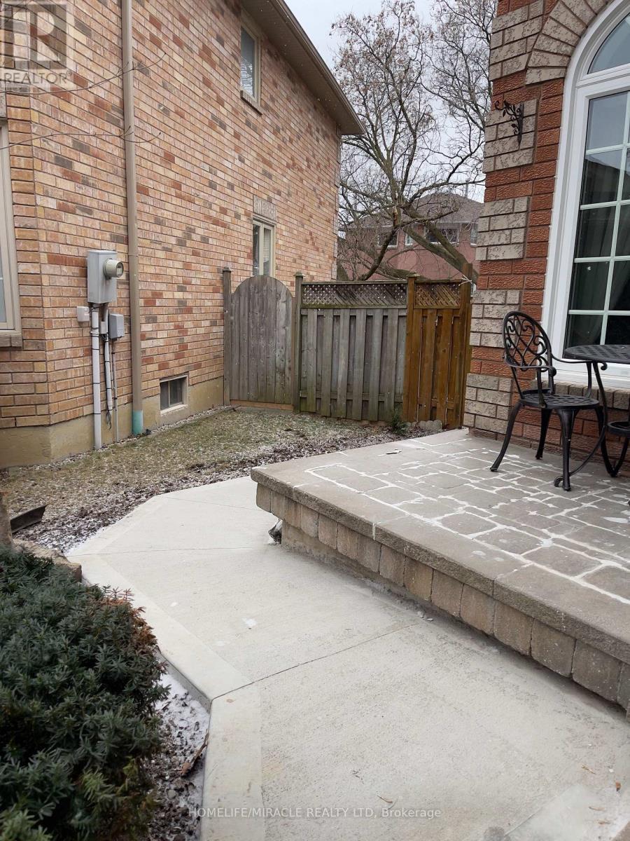 5522 Fleur-De-Lis Court, Mississauga, ON