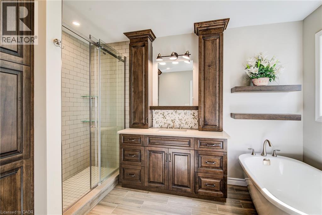 Updated ensuite bath. - 712 Brookmill Place, Waterloo, ON
