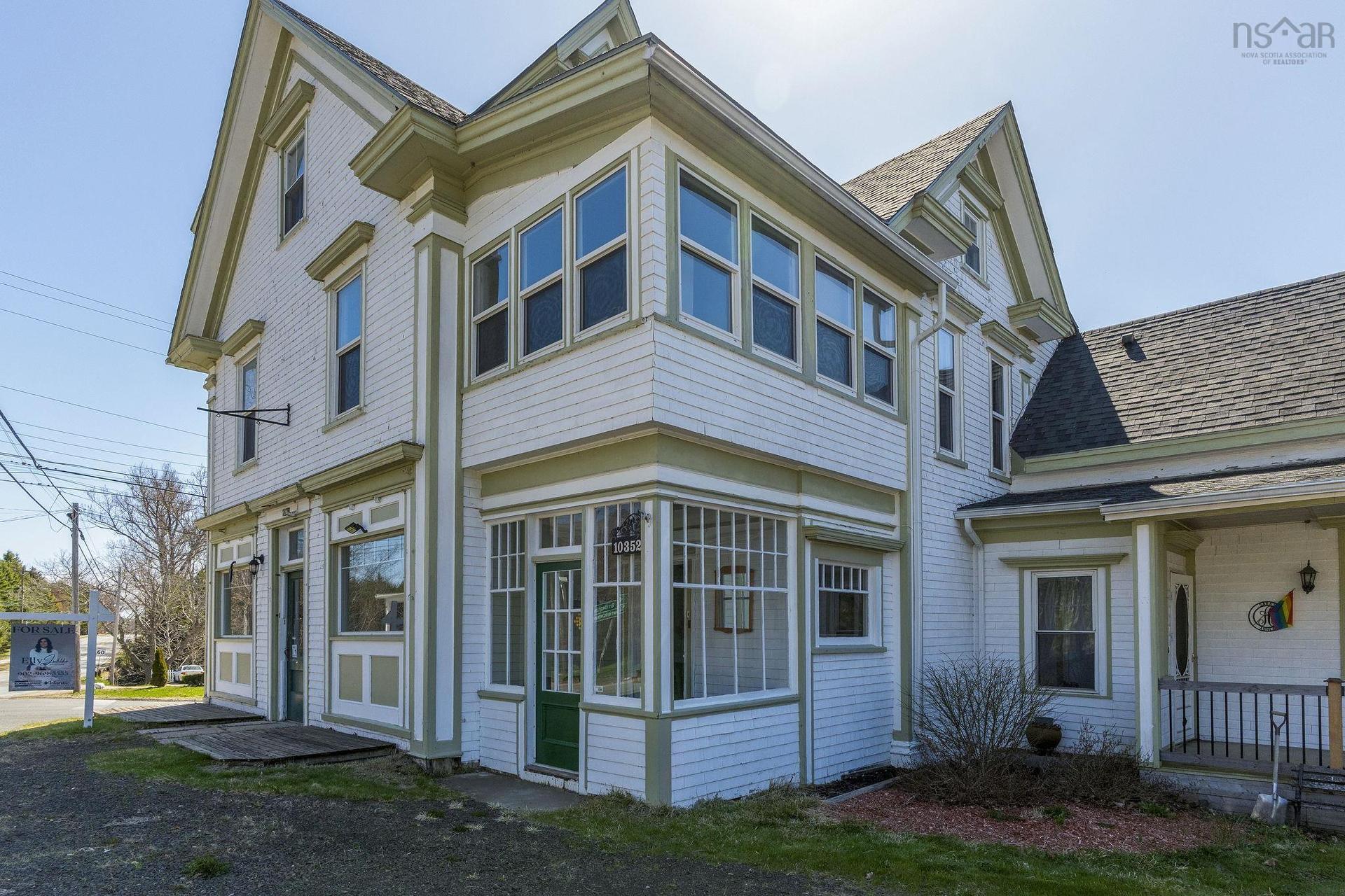 10352 1 Highway, Paradise, NS
