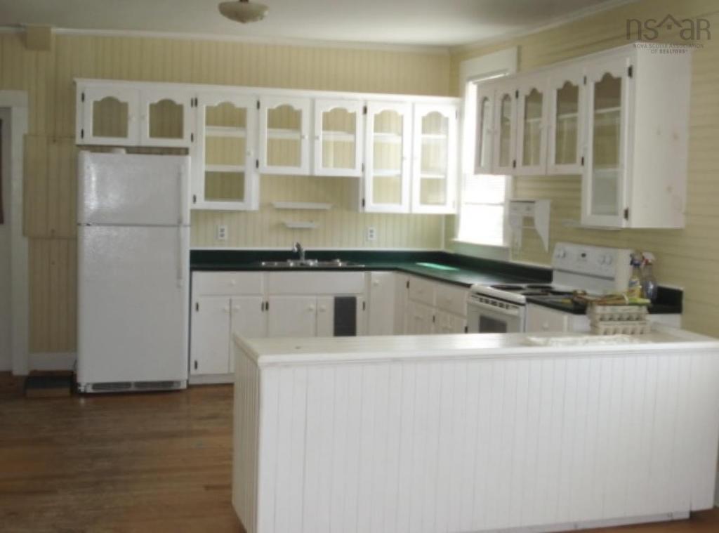10352 1 Highway, Paradise, NS