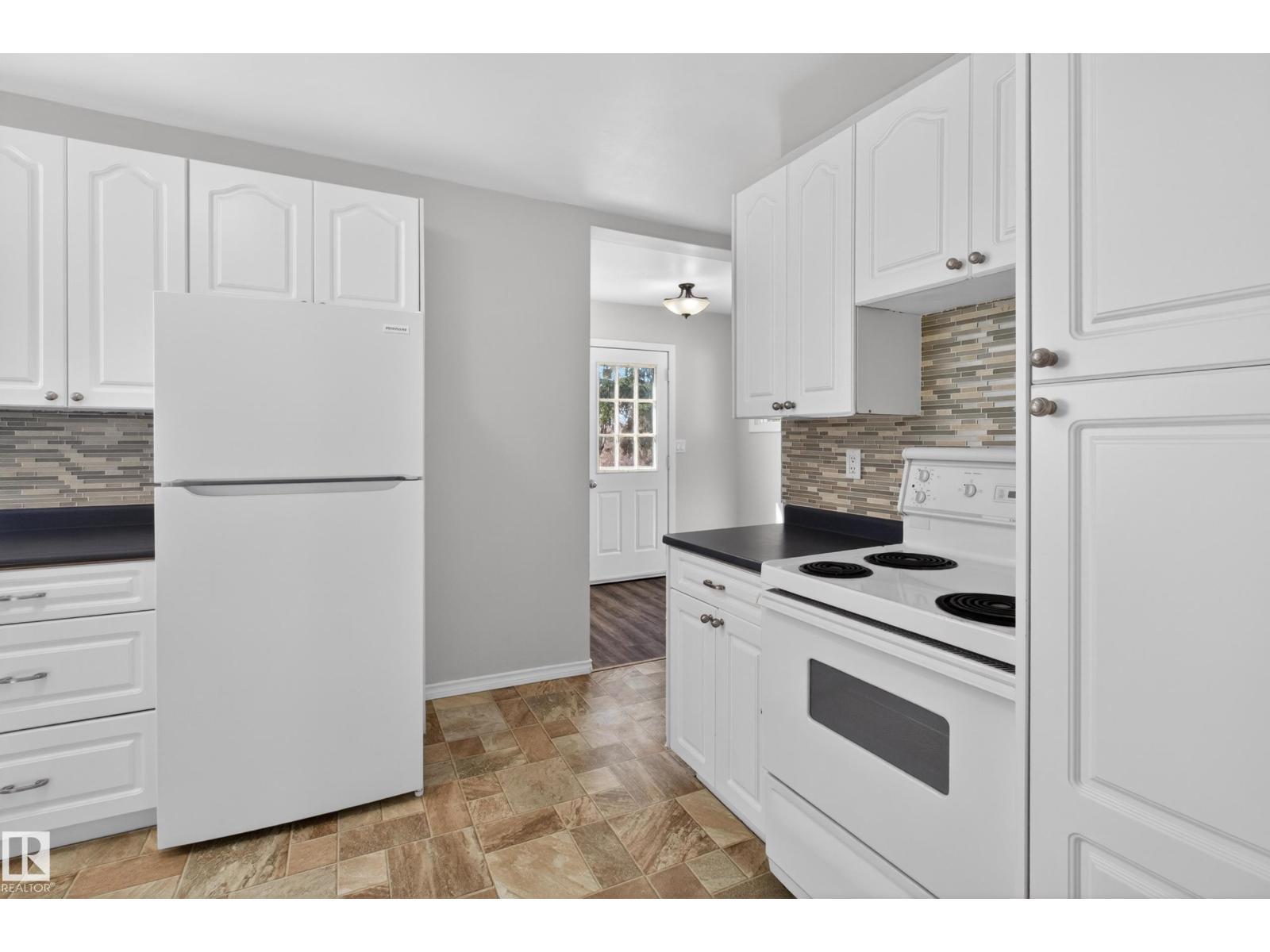 5409 49 Ave, Camrose, AB