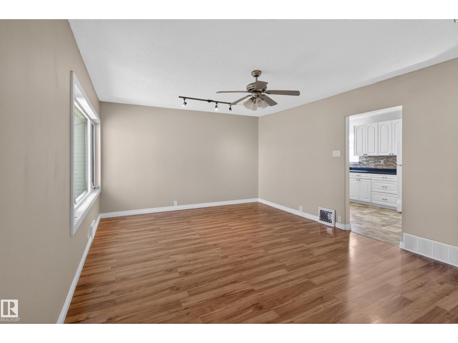 5409 49 Ave, Camrose, AB