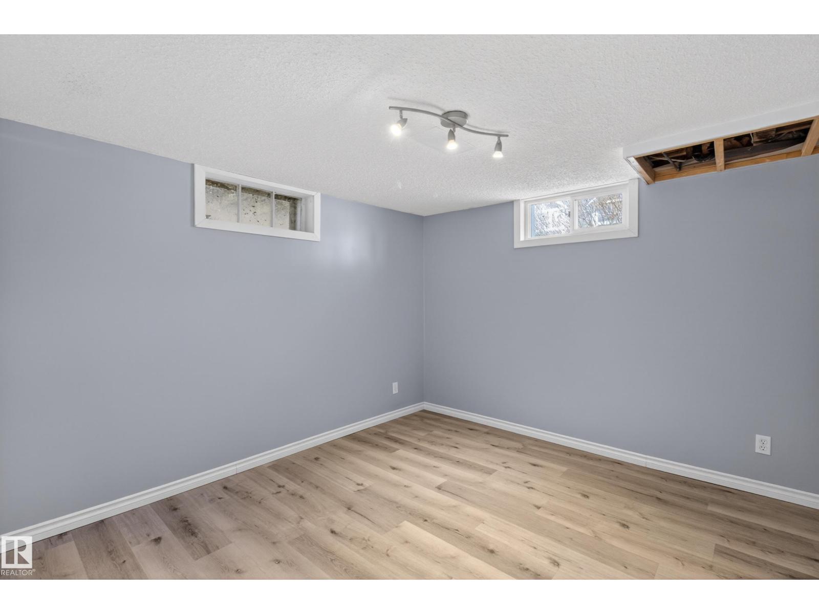 5409 49 Ave, Camrose, AB