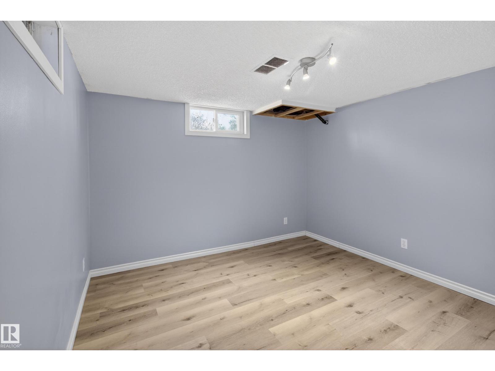 5409 49 Ave, Camrose, AB