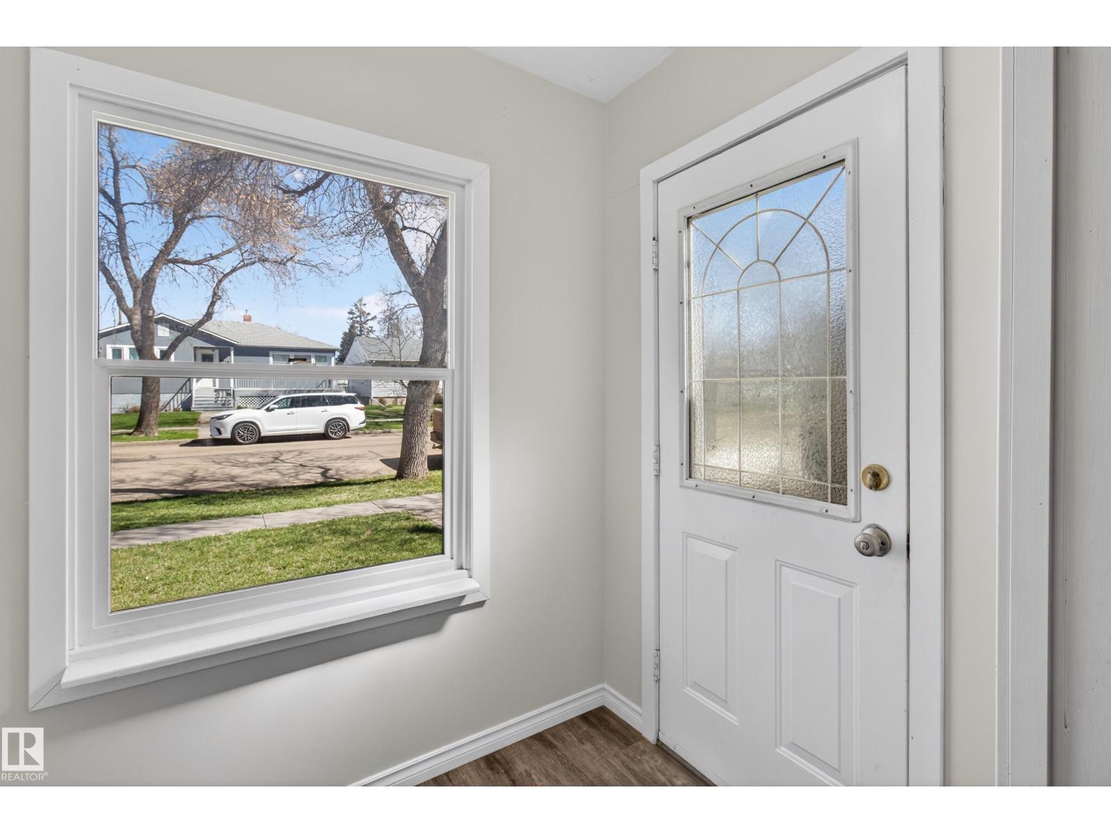 5409 49 Ave, Camrose, AB