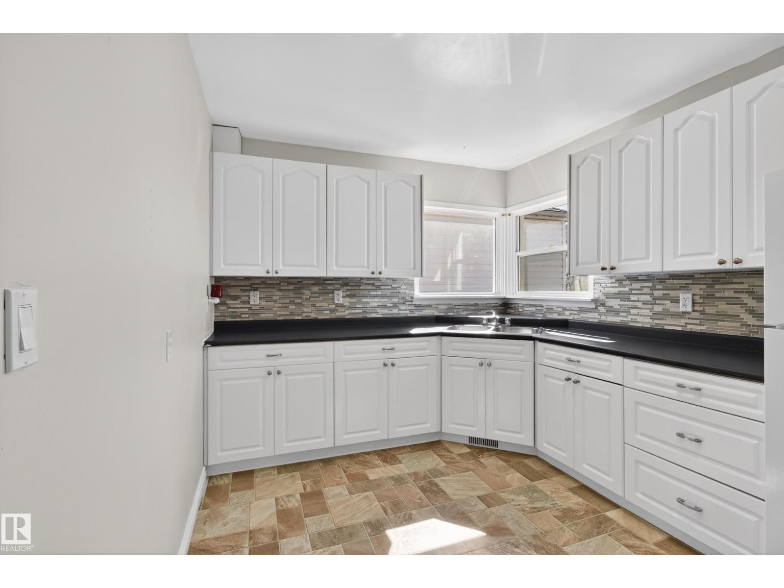 5409 49 Ave, Camrose, AB