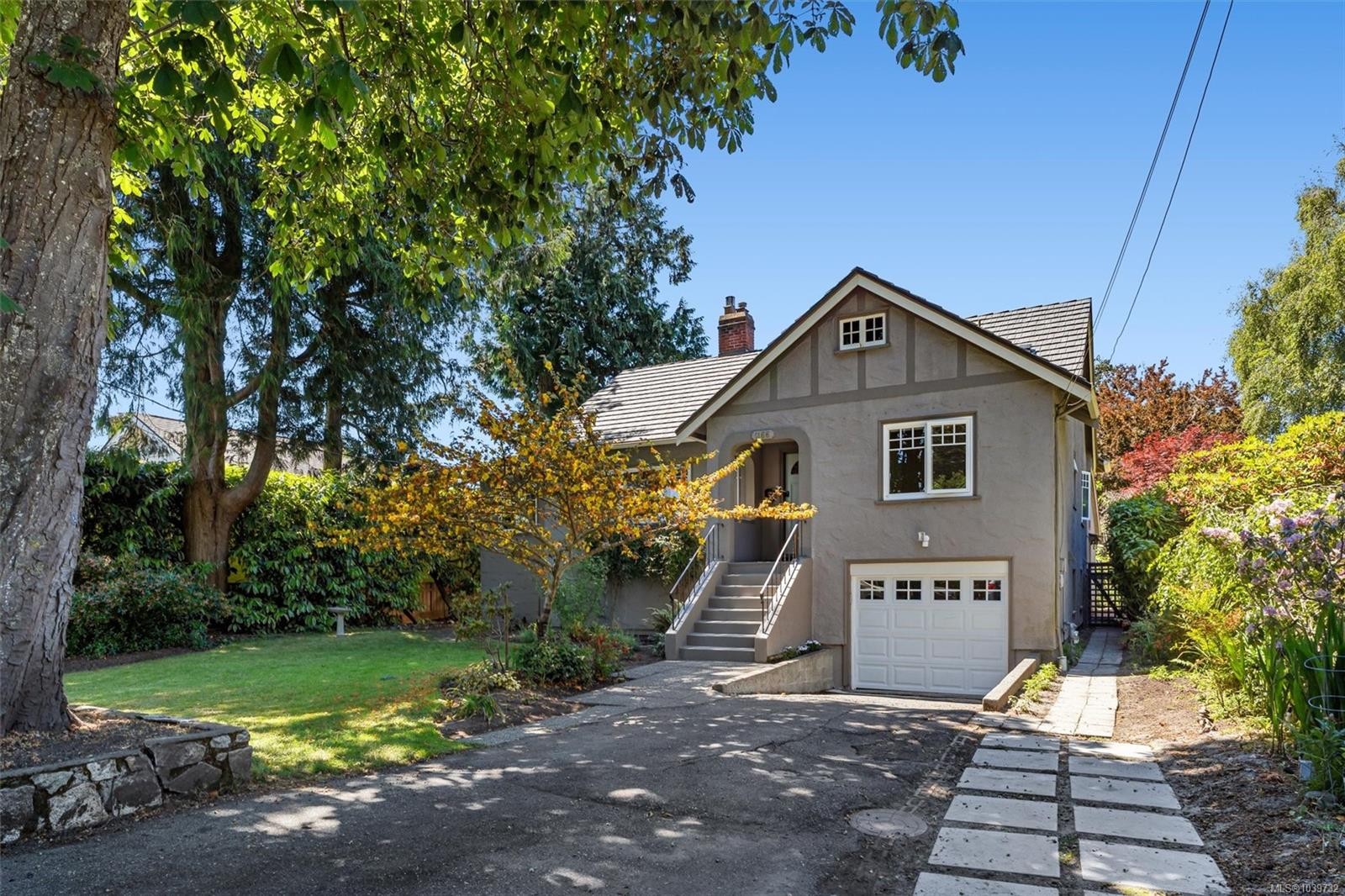 1166 Transit Rd, Oak Bay, BC