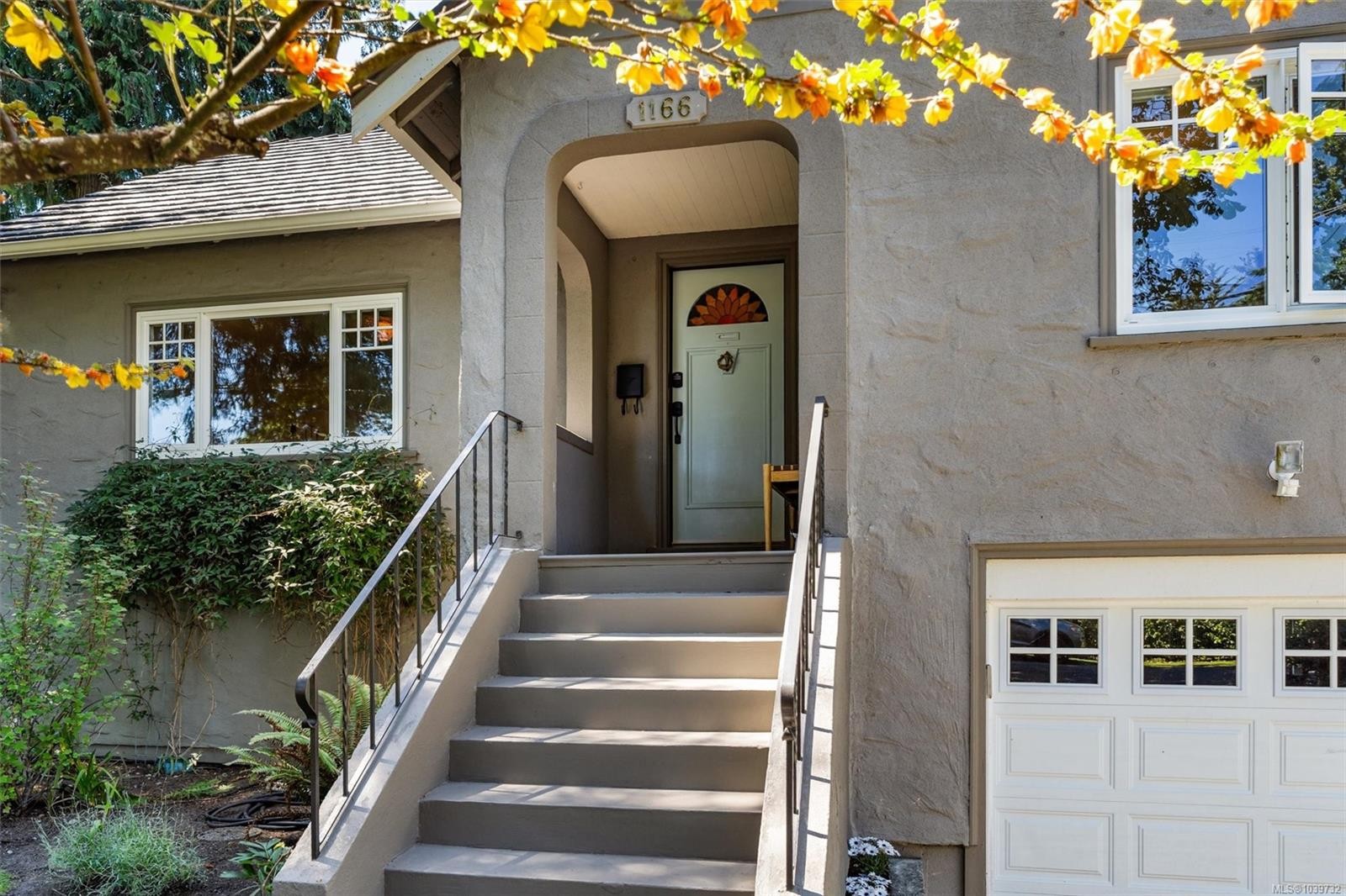 1166 Transit Rd, Oak Bay, BC