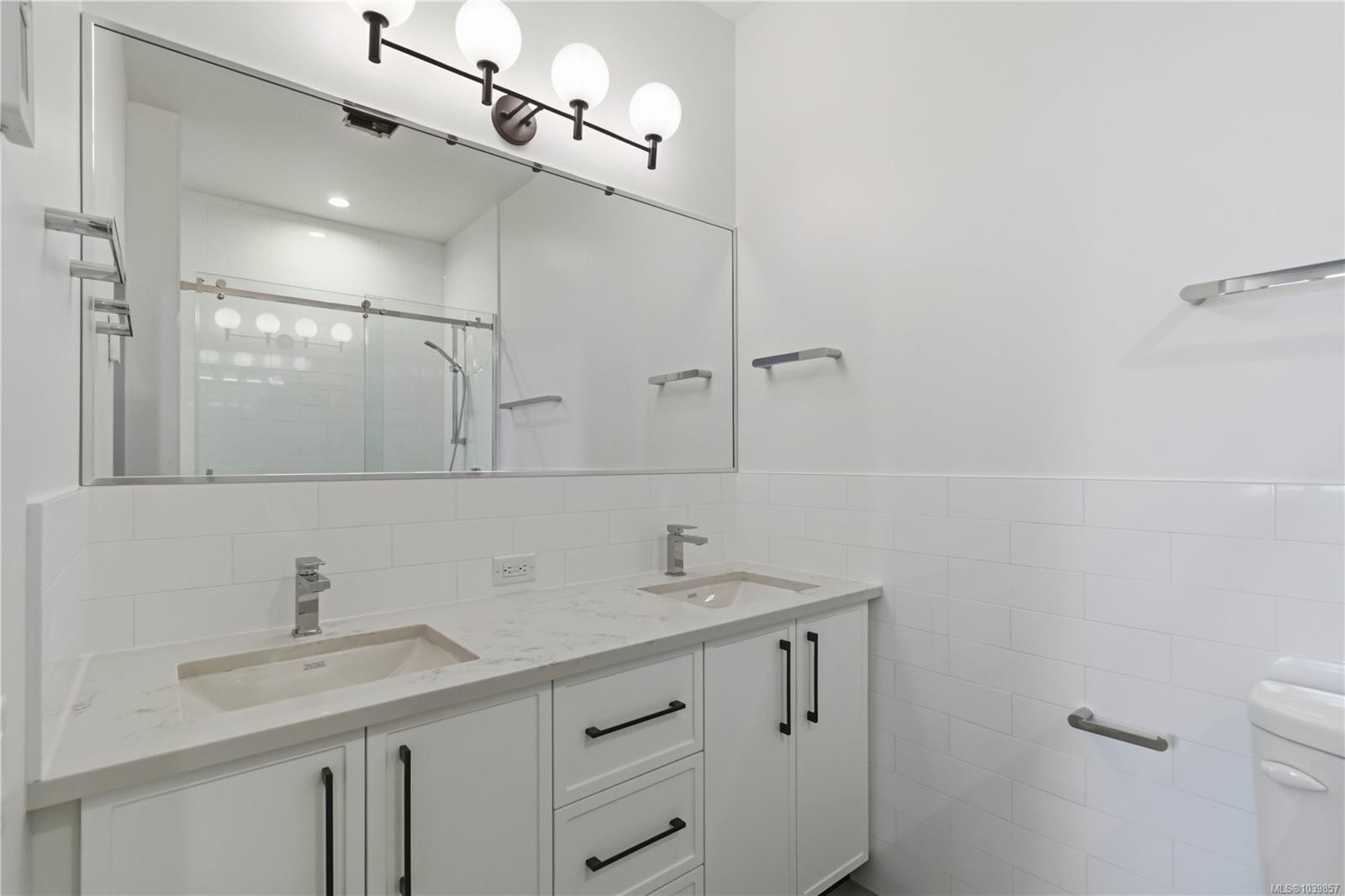 #1-2312 Orchard Ave, Sidney, BC