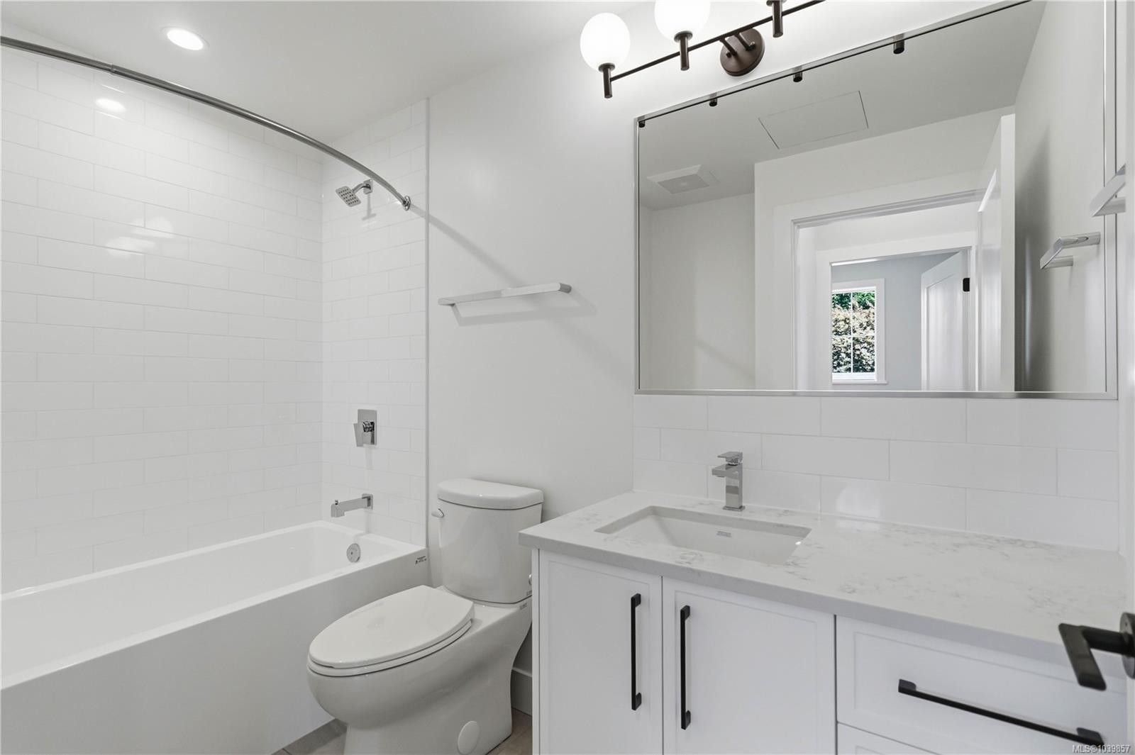 #1-2312 Orchard Ave, Sidney, BC