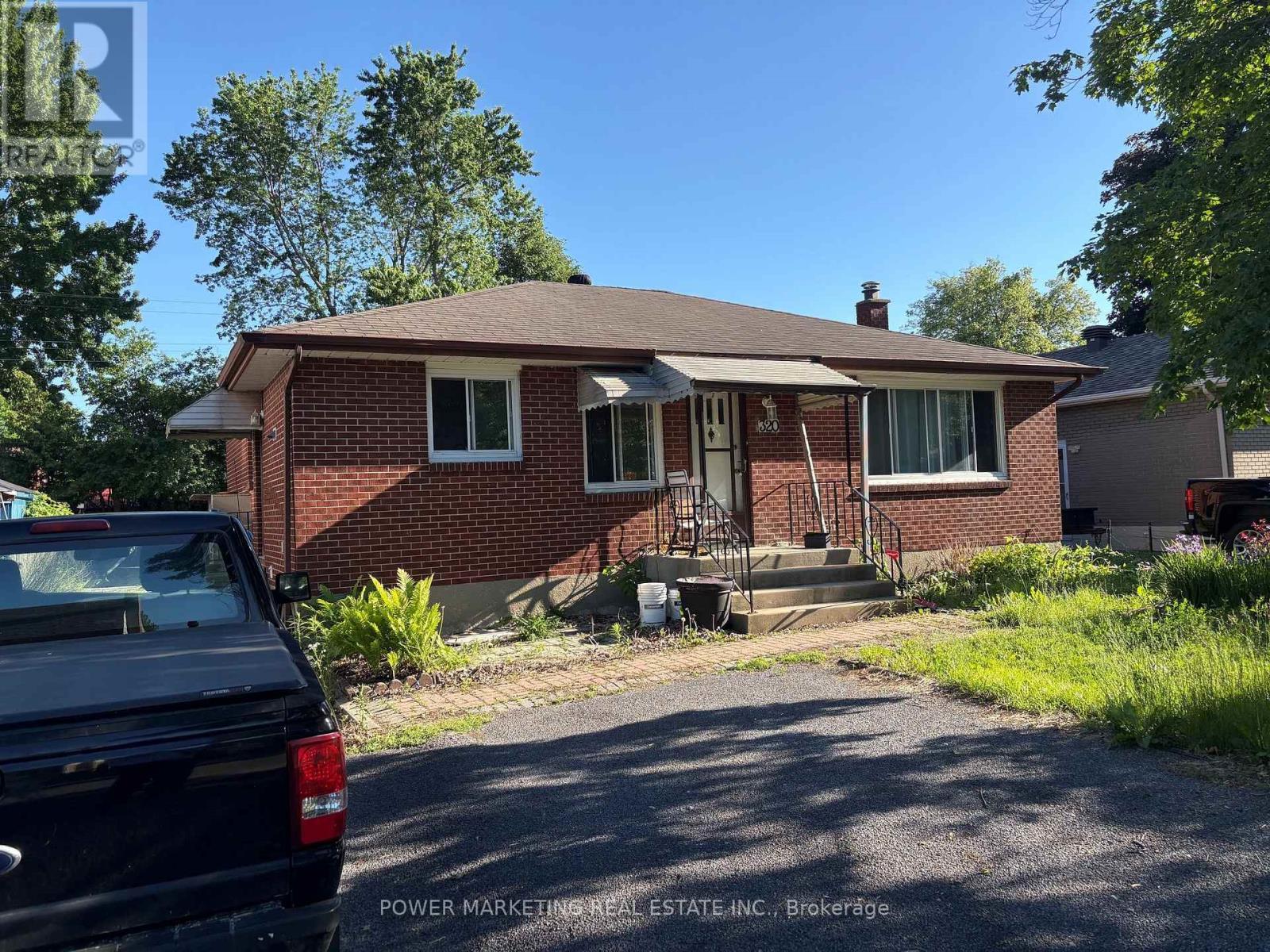 320 Fullerton Avenue, Ottawa, ON