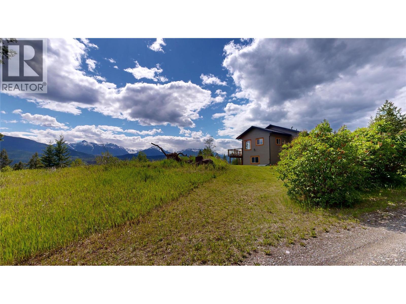 2660 95 Highway, Brisco, BC