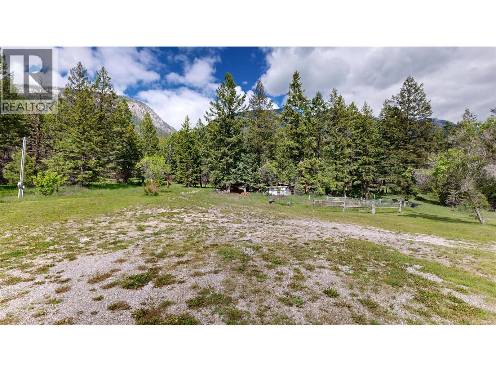 2660 95 Highway, Brisco, BC