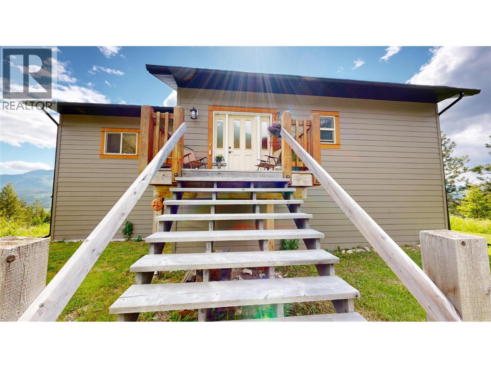 2660 95 Highway, Brisco, BC