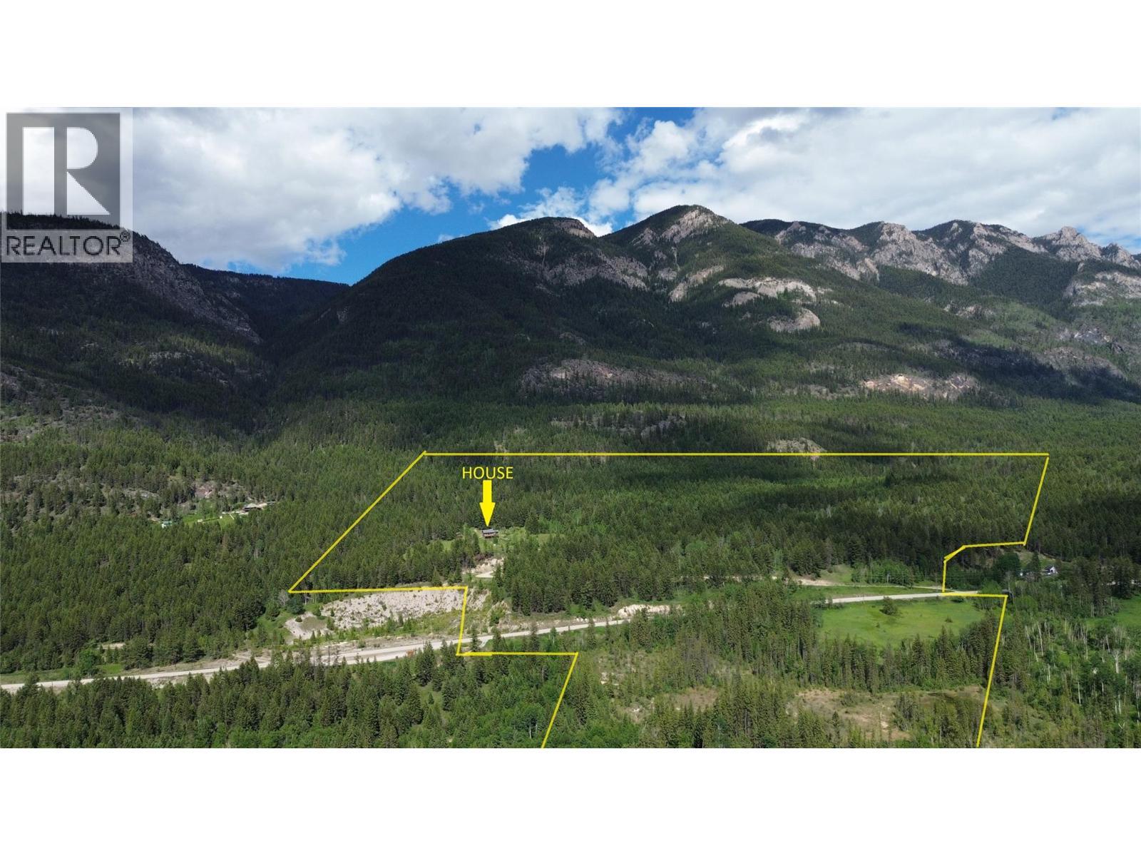 Property lines are approximate and for reference only. This is not a land survey - 2660 95 Highway, Brisco, BC
