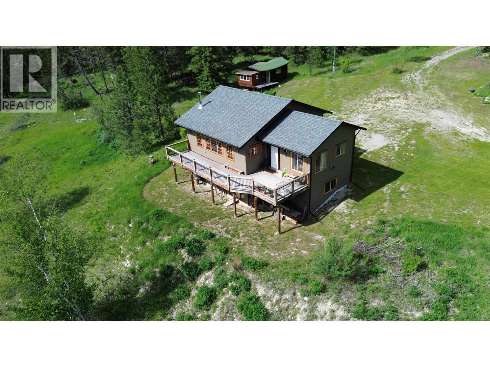 2660 95 Highway, Brisco, BC