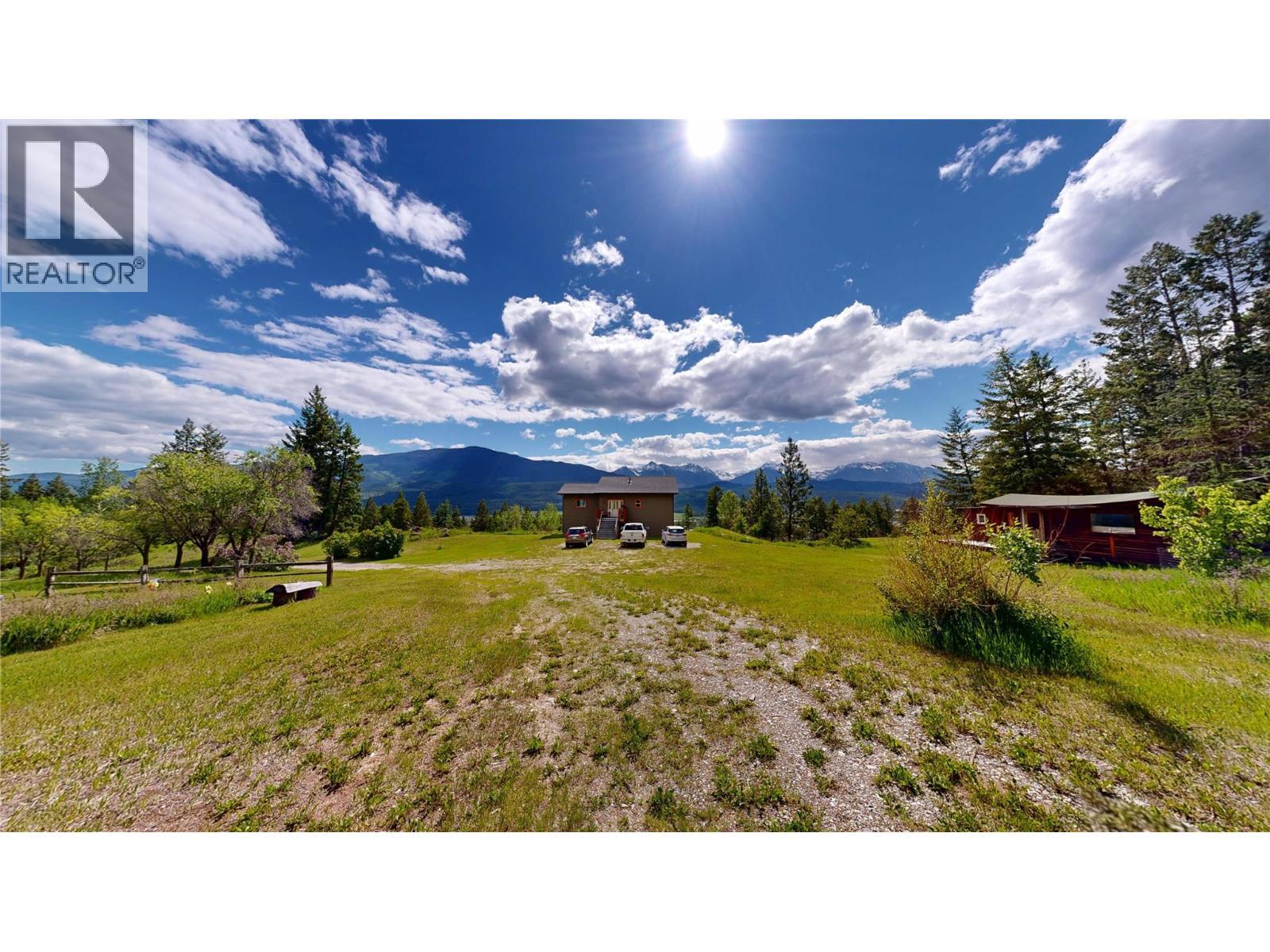 2660 95 Highway, Brisco, BC
