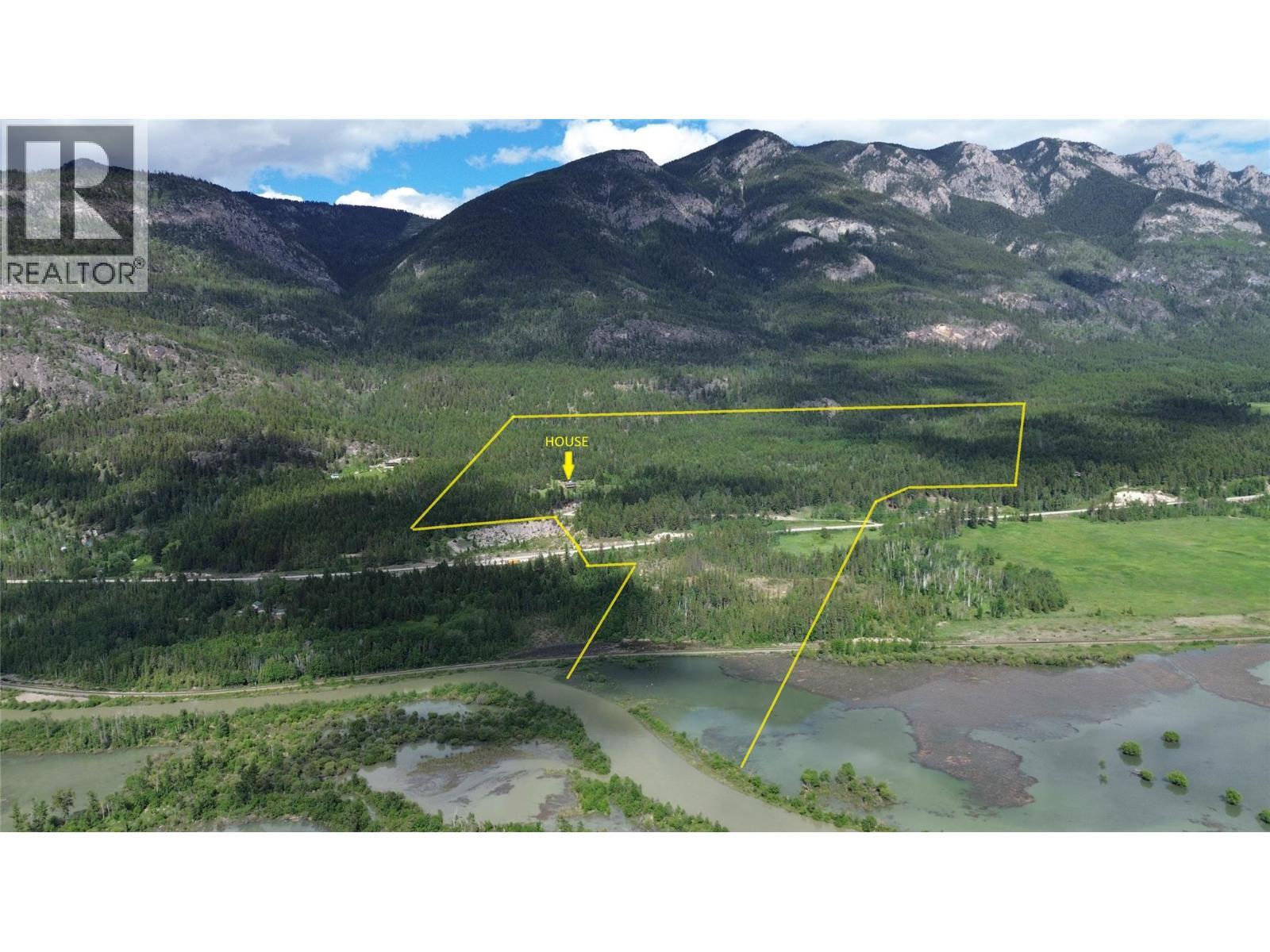 Property lines are approximate and for reference only. This is not a land survey - 2660 95 Highway, Brisco, BC