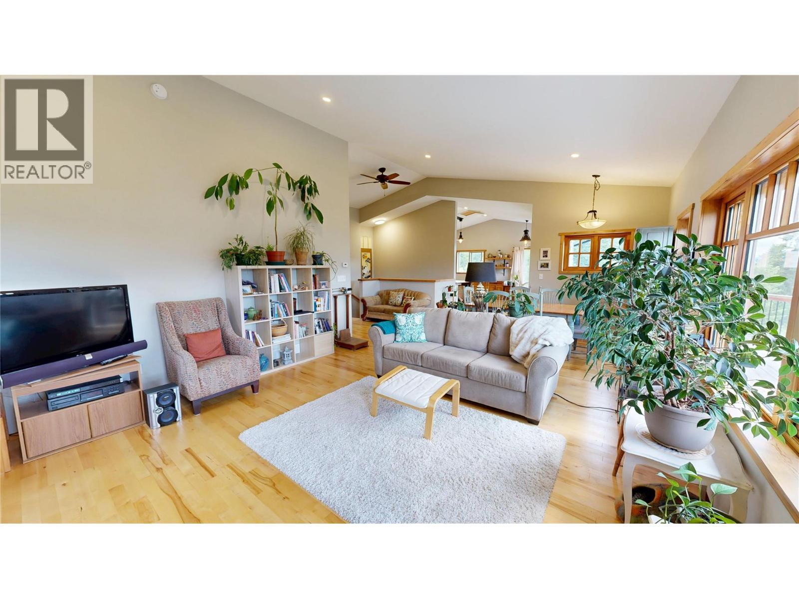 2660 95 Highway, Brisco, BC