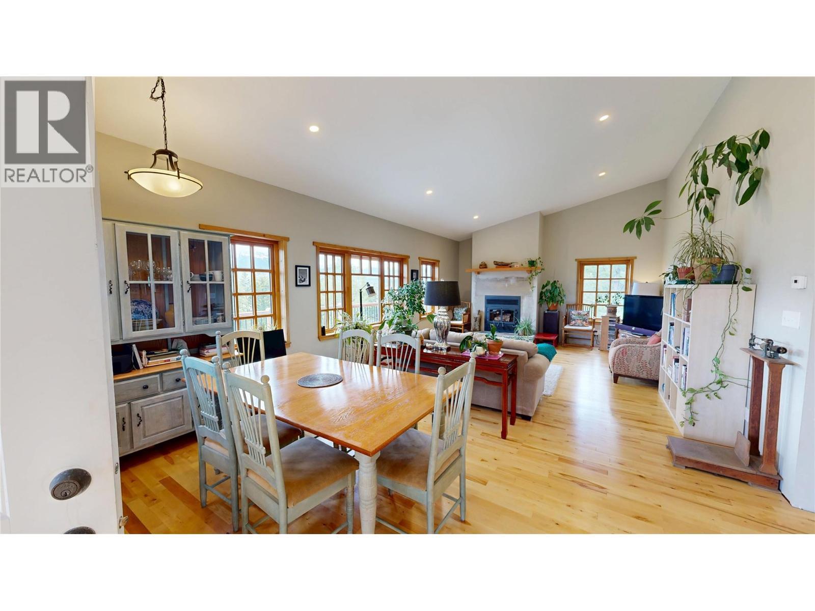 2660 95 Highway, Brisco, BC