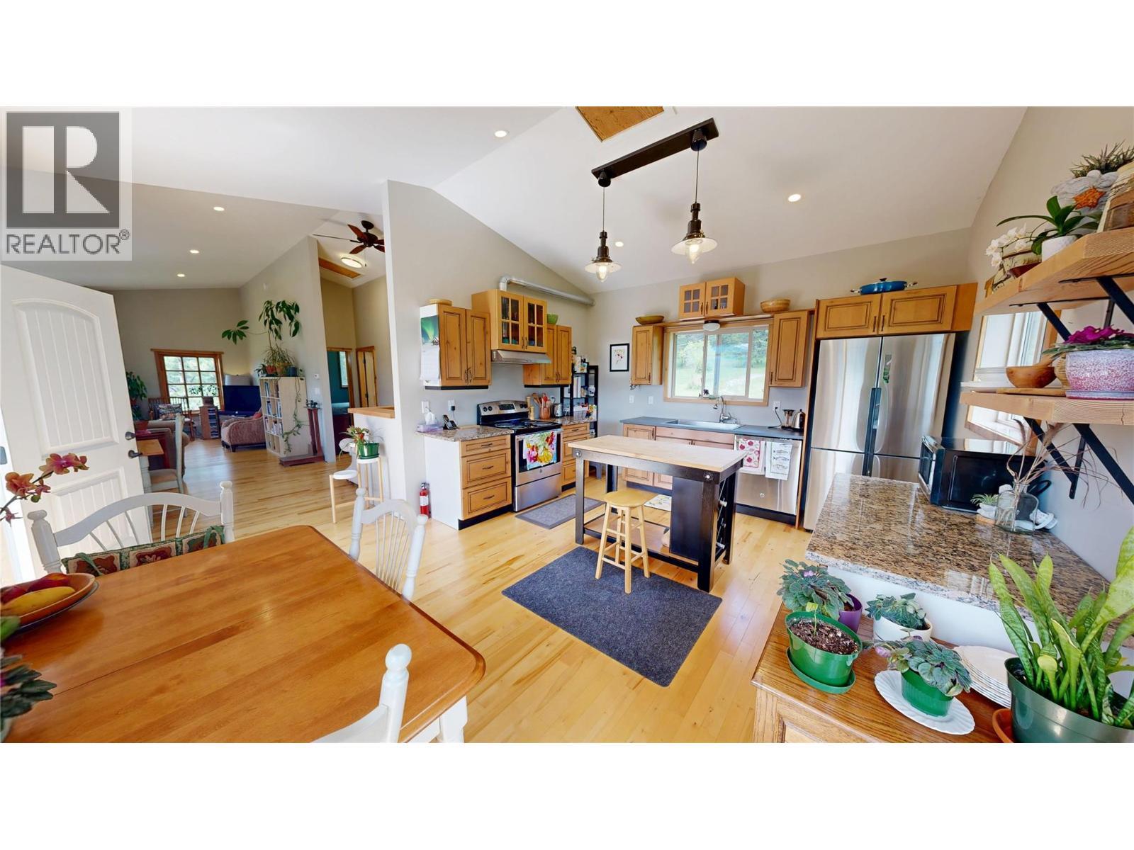 2660 95 Highway, Brisco, BC