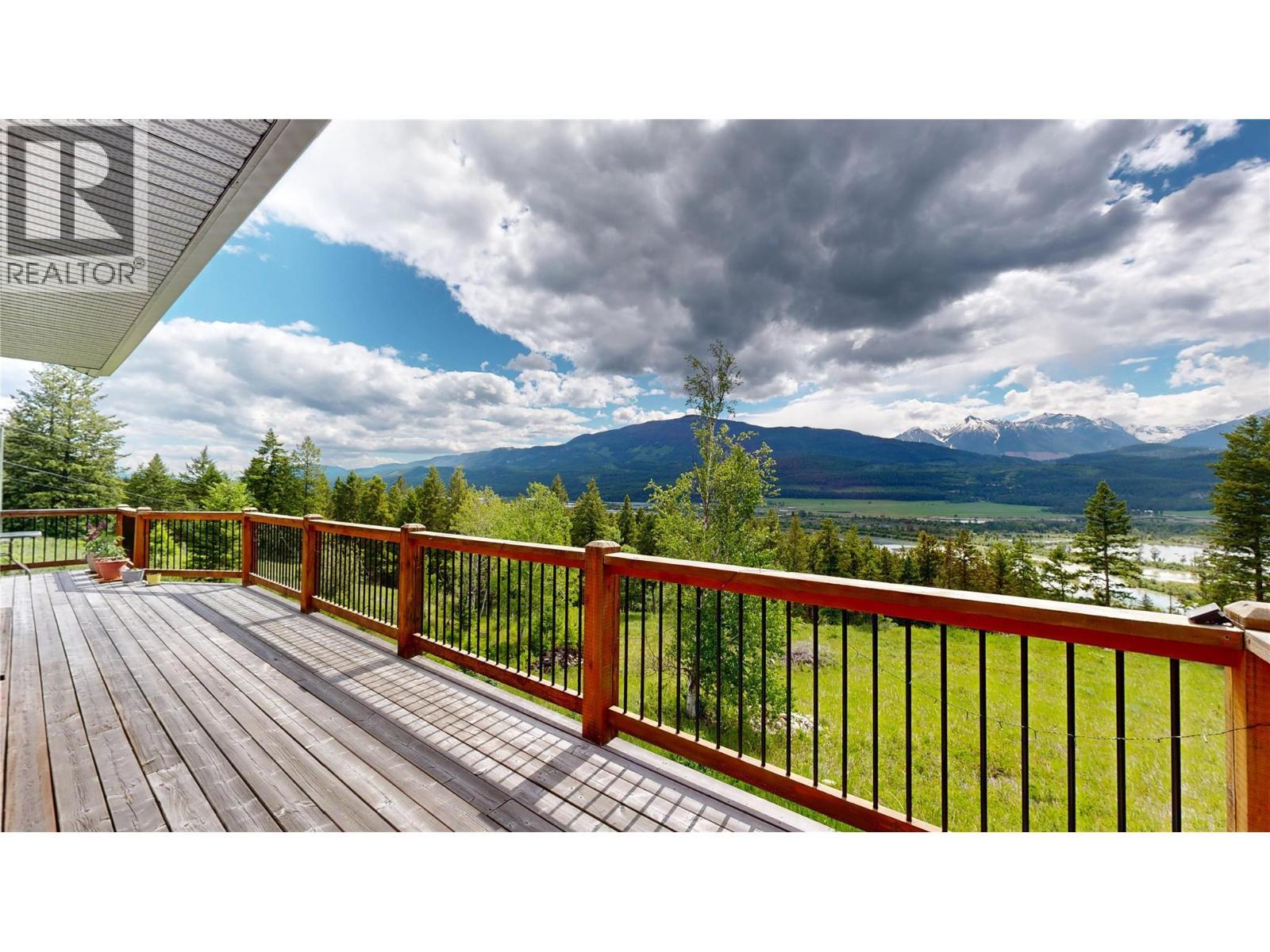 2660 95 Highway, Brisco, BC