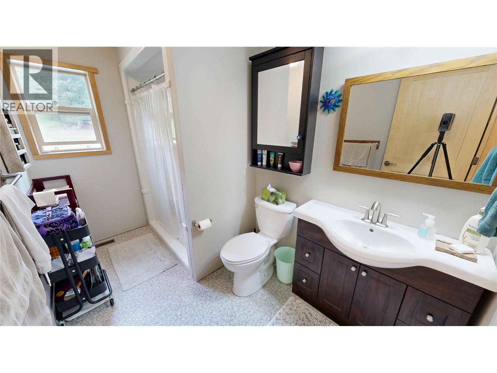 2660 95 Highway, Brisco, BC