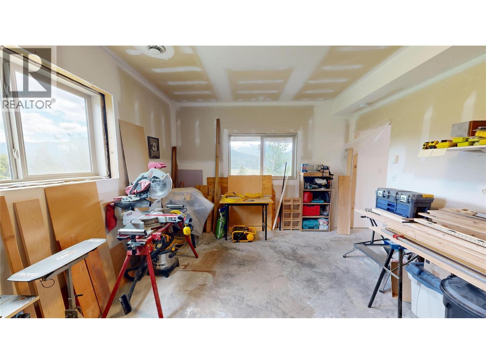 2660 95 Highway, Brisco, BC