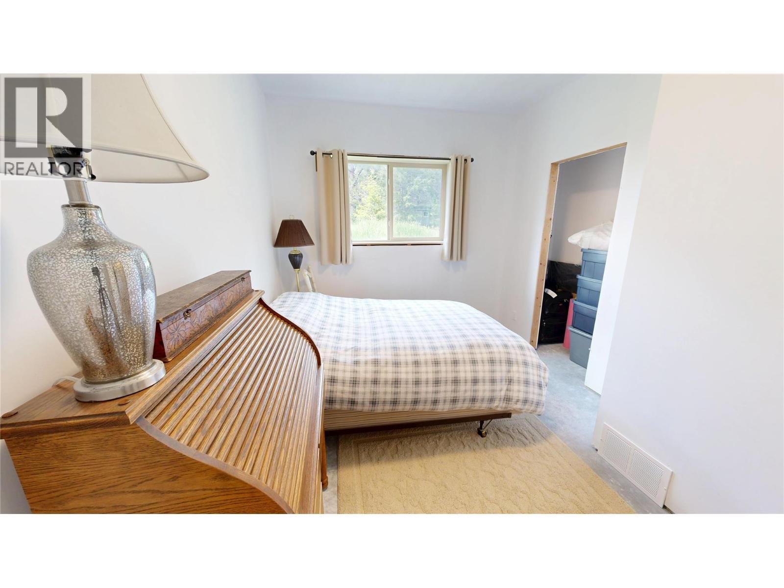 2660 95 Highway, Brisco, BC