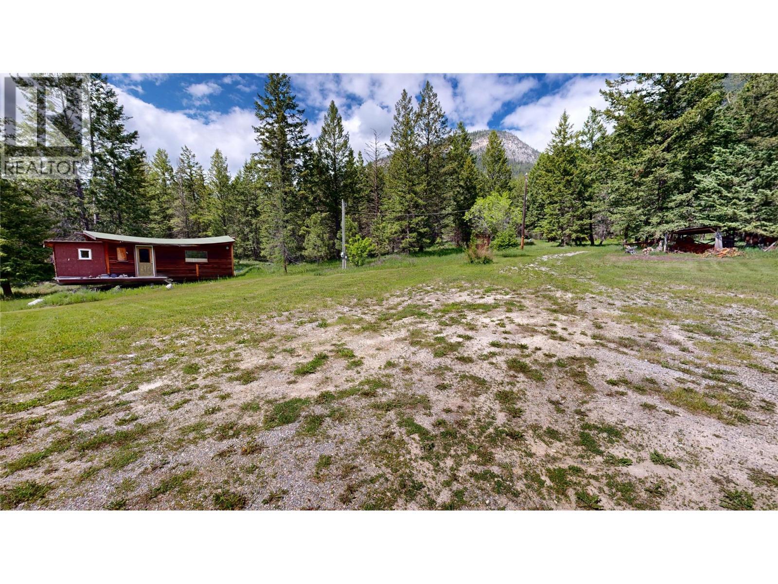 2660 95 Highway, Brisco, BC