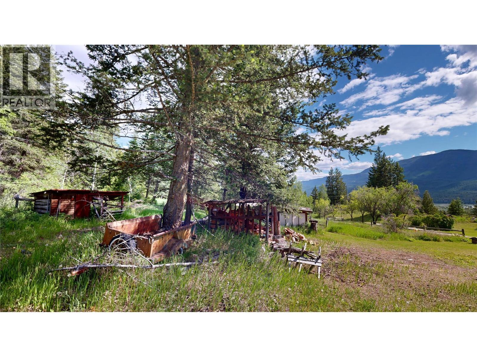 2660 95 Highway, Brisco, BC