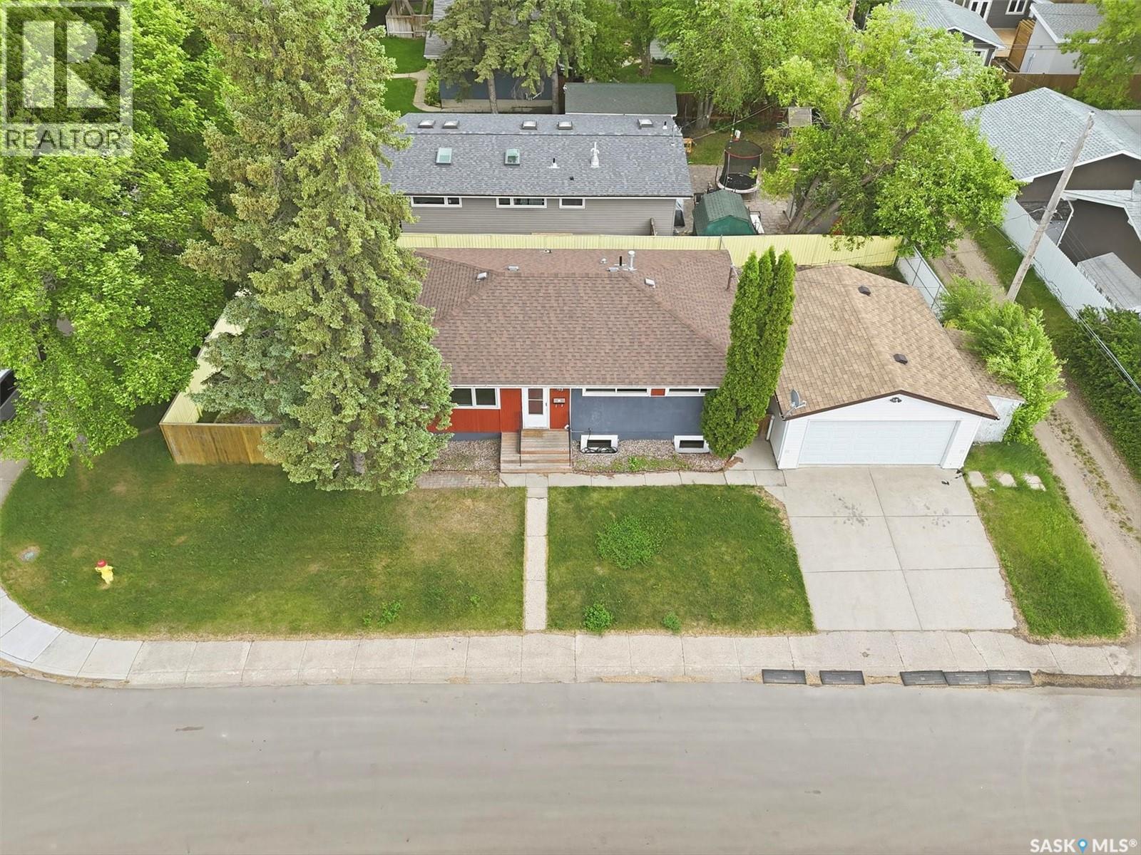 99 Lindsay Drive, Saskatoon, SK