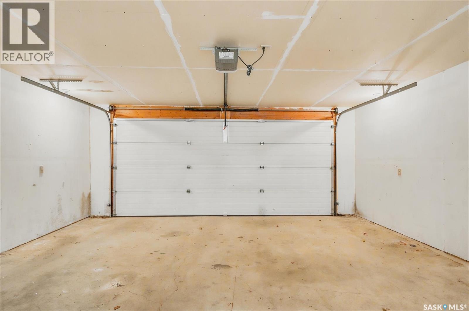 99 Lindsay Drive, Saskatoon, SK