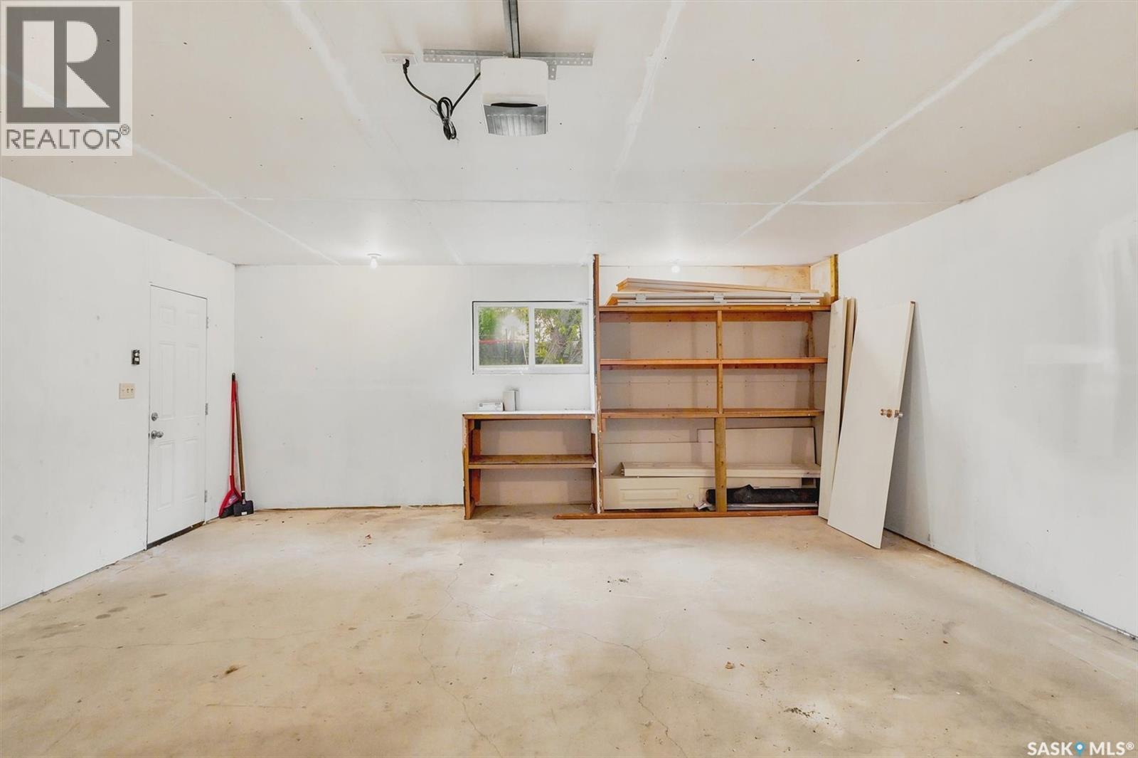99 Lindsay Drive, Saskatoon, SK