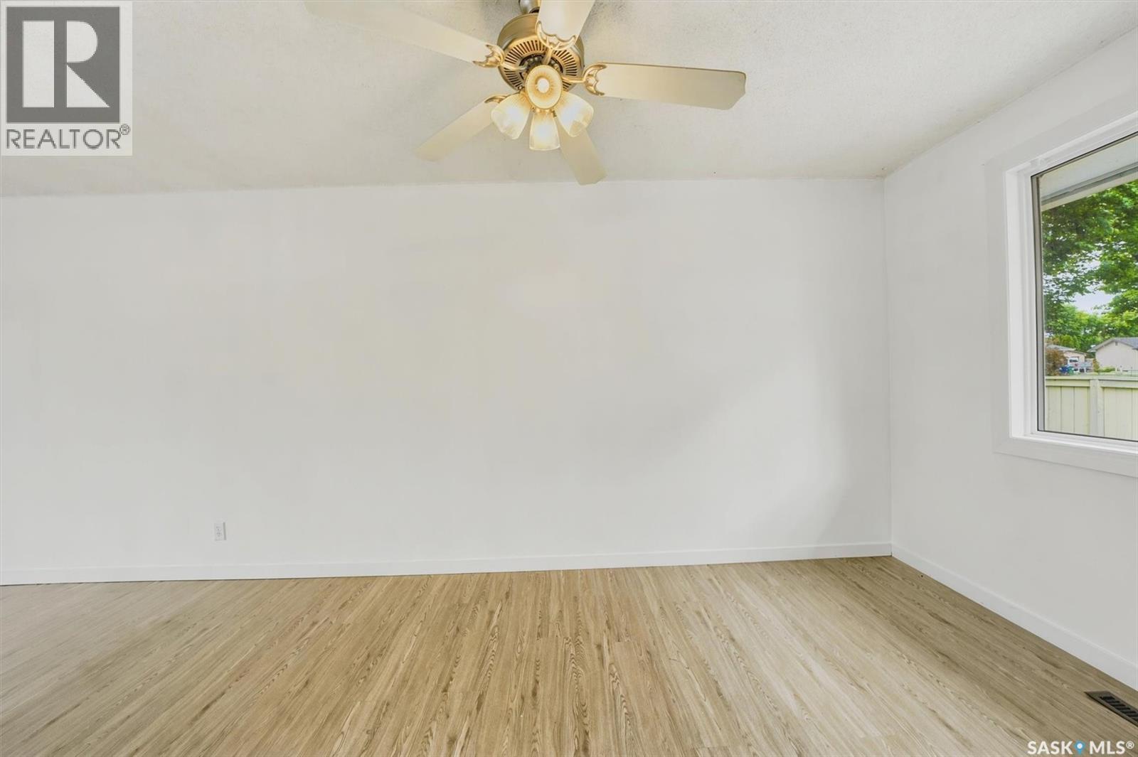 99 Lindsay Drive, Saskatoon, SK