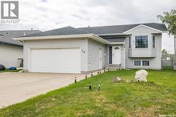 19 Mooney PLACE Prince Albert, SK S6V 8C4
