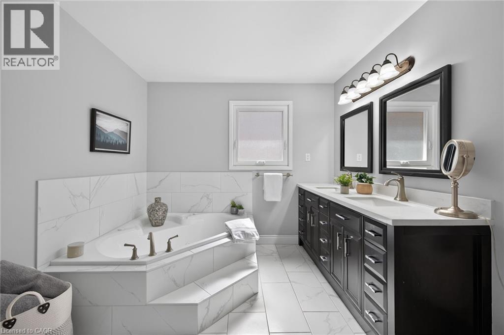 32 Symphony Place, Ancaster, ON