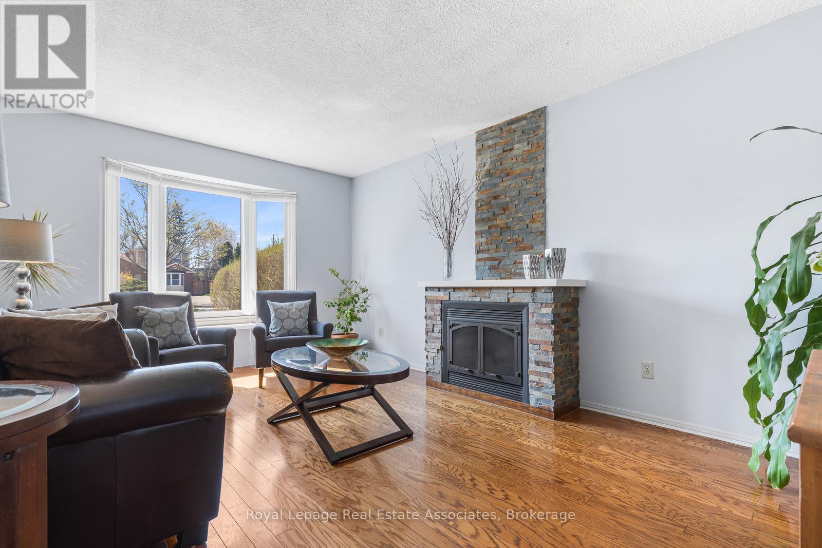 4107 Rolling Valley Drive, Mississauga, ON - Indoor Photo Showing Living Room With Fireplace