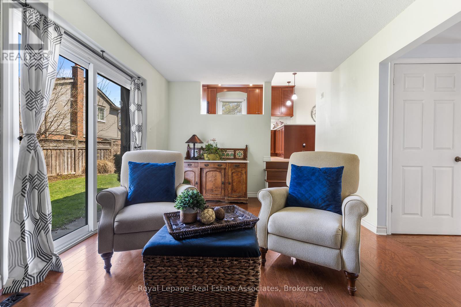 4107 Rolling Valley Drive, Mississauga, ON - Indoor Photo Showing Living Room