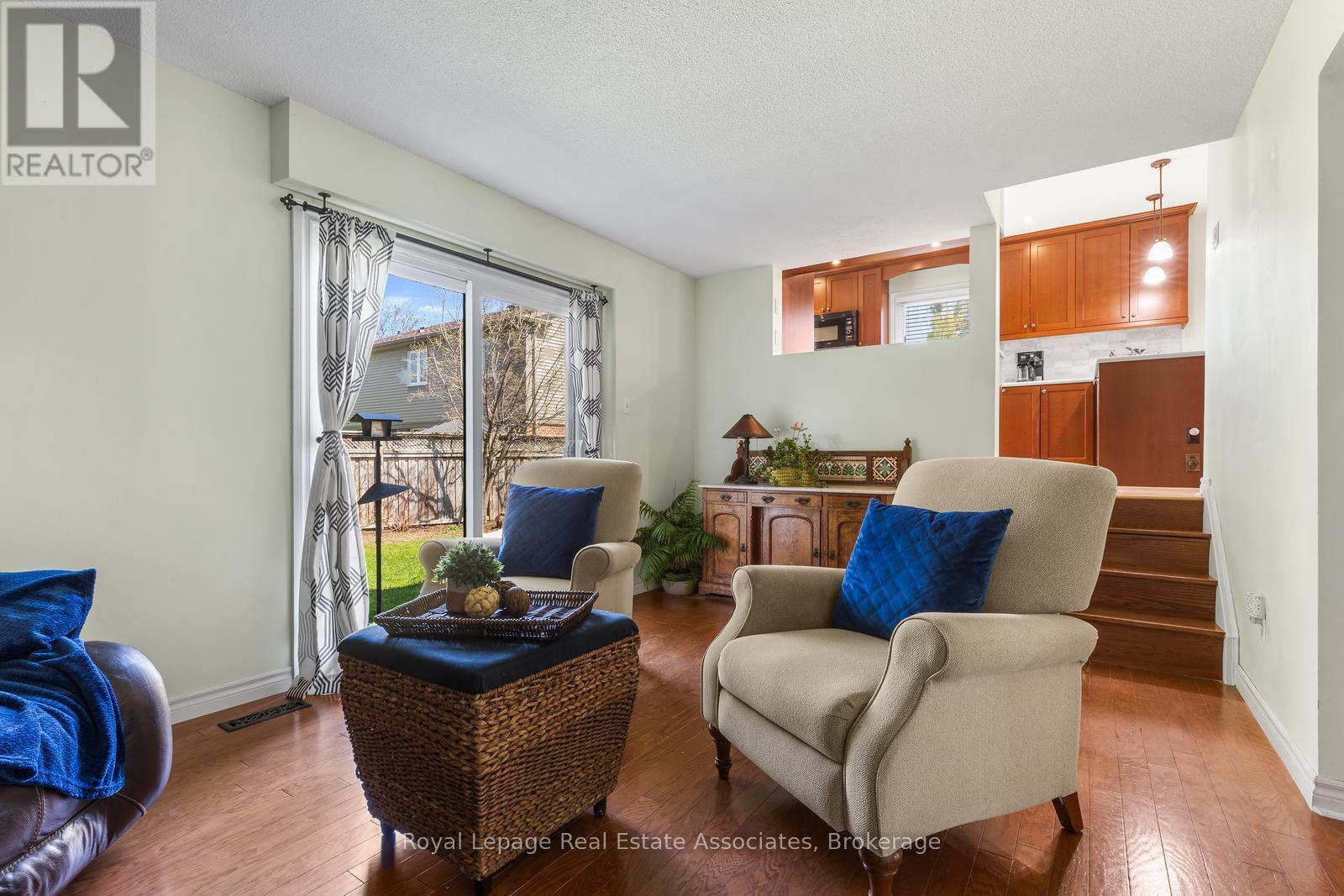 4107 Rolling Valley Drive, Mississauga, ON - Indoor Photo Showing Living Room