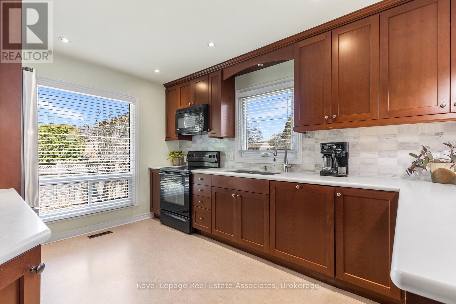 4107 Rolling Valley Drive, Mississauga, ON - Indoor Photo Showing Kitchen