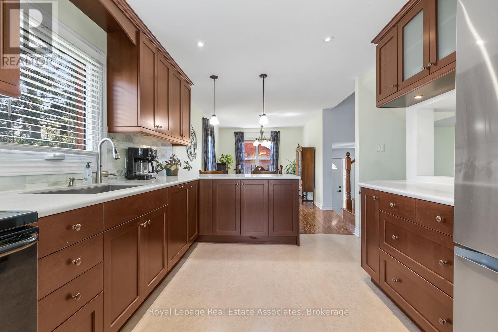 4107 Rolling Valley Drive, Mississauga, ON - Indoor Photo Showing Kitchen