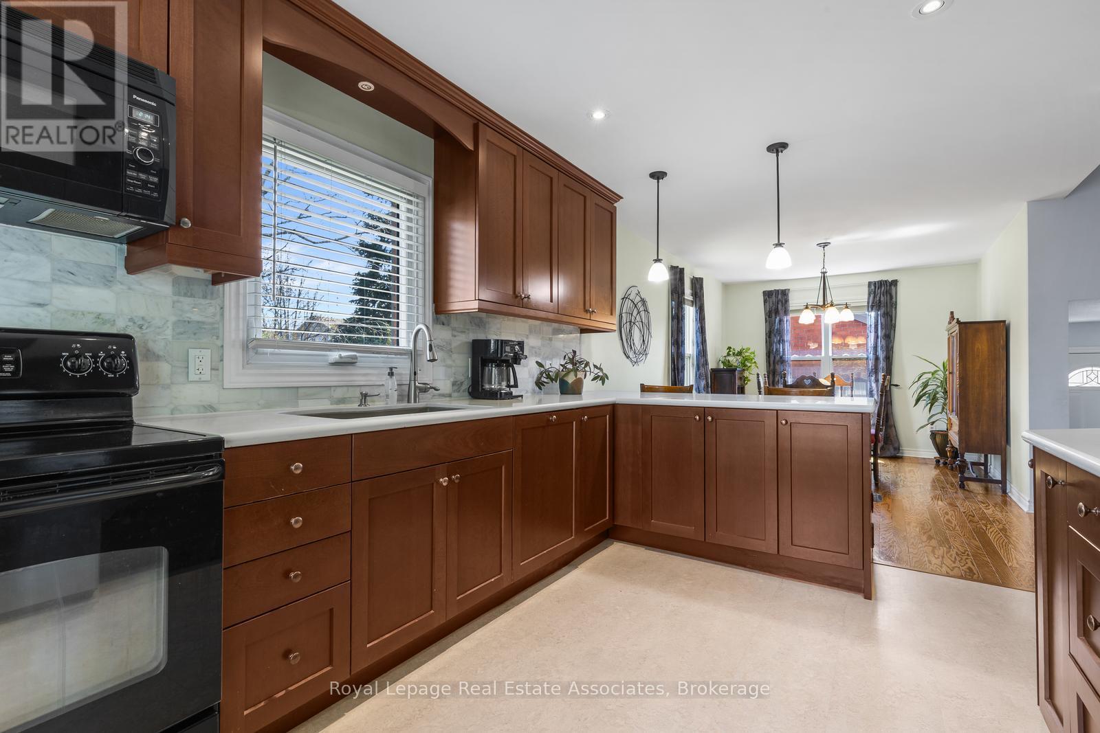 4107 Rolling Valley Drive, Mississauga, ON - Indoor Photo Showing Kitchen