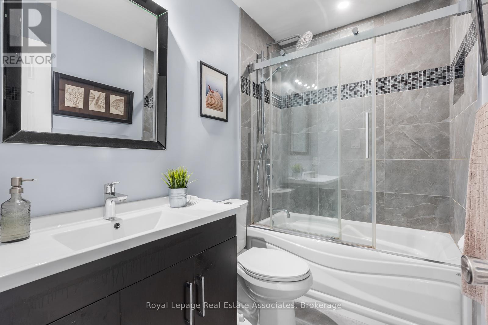 4107 Rolling Valley Drive, Mississauga, ON - Indoor Photo Showing Bathroom