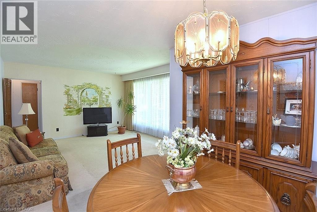 19 Gildea Street, Hamilton, ON - Indoor Photo Showing Dining Room