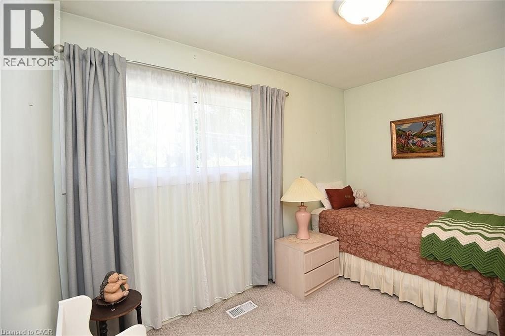 19 Gildea Street, Hamilton, ON - Indoor Photo Showing Bedroom