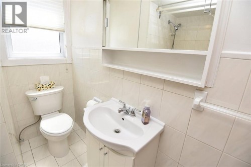19 Gildea Street, Hamilton, ON - Indoor Photo Showing Bathroom